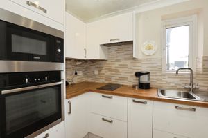 KITCHEN- click for photo gallery